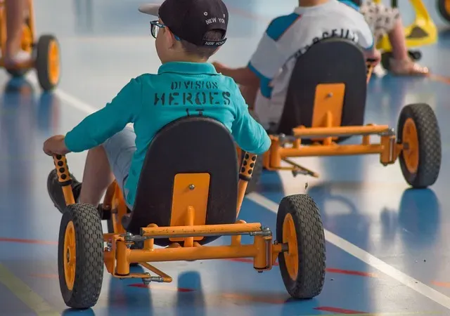 Dlaczego gokart na pedały to ciekawy prezent dla dziecka?